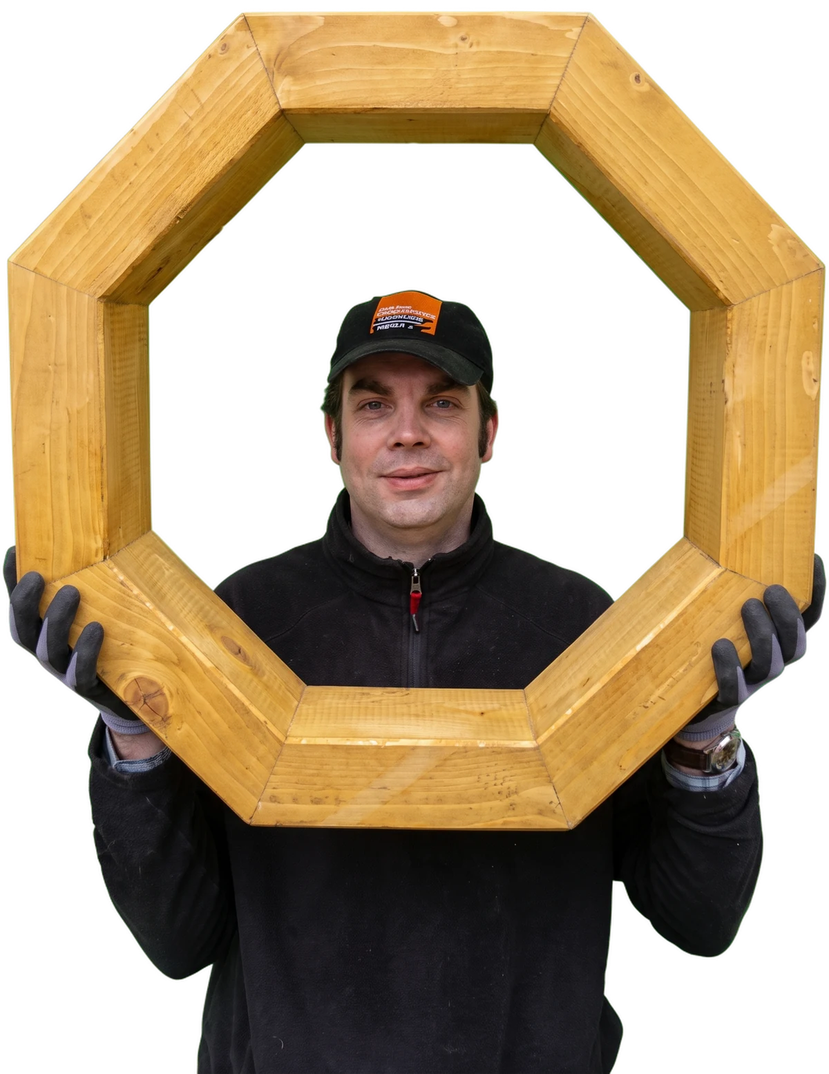 Dietmar Strunk mit einem selbst gebauten achteckigen Rahmen aus Massivholz
